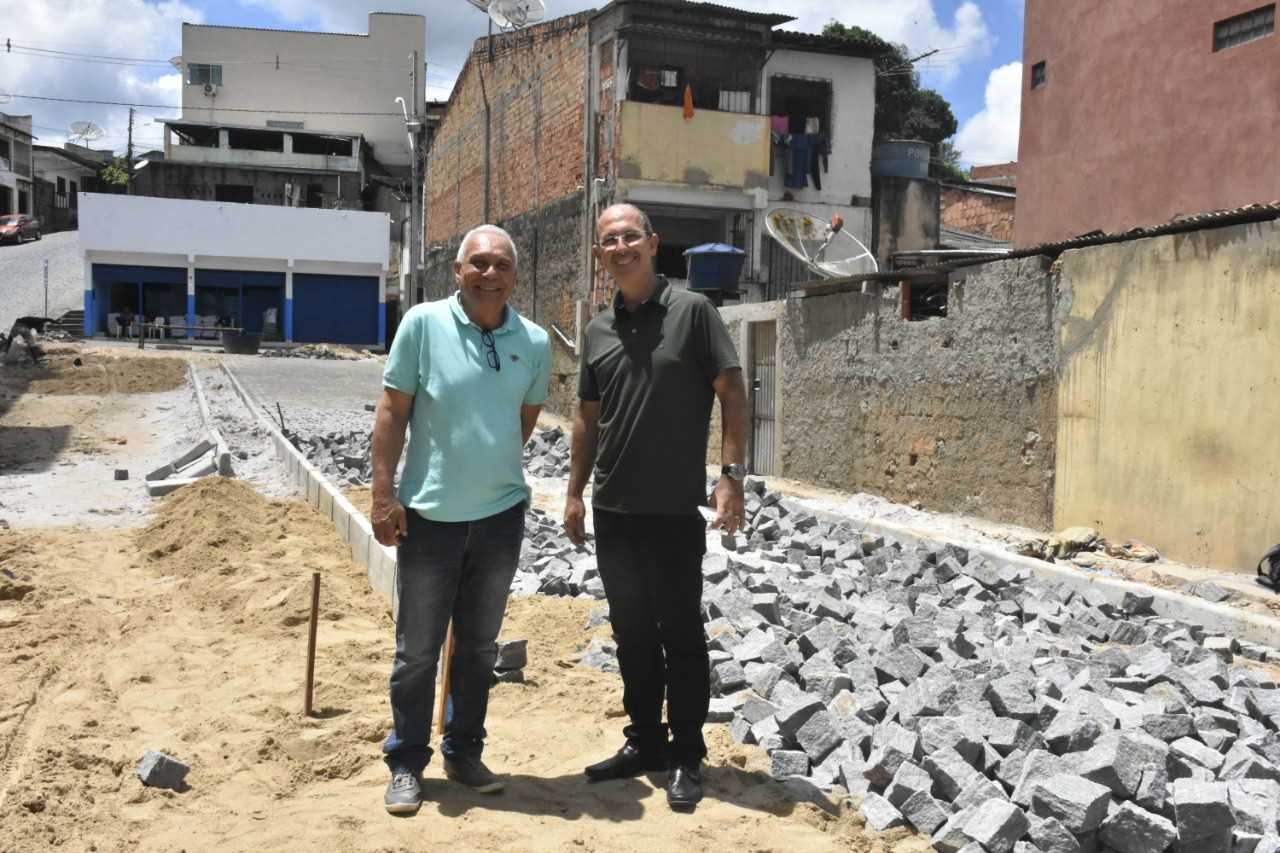 Camacã: Prefeitura inicia o calçamento no novo acesso da Travessa Carlos Gomes